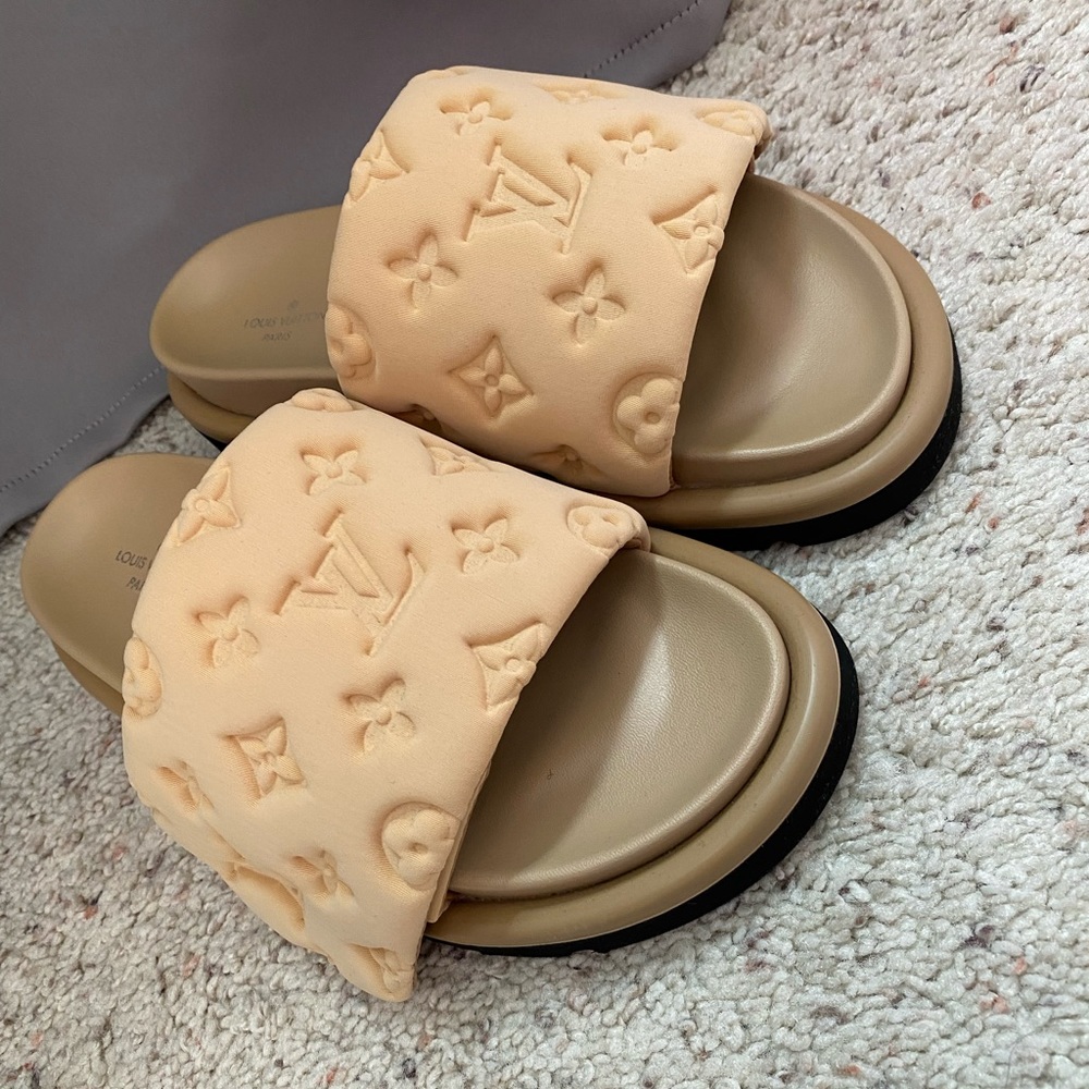 louis vuitton pool comfort mule slides